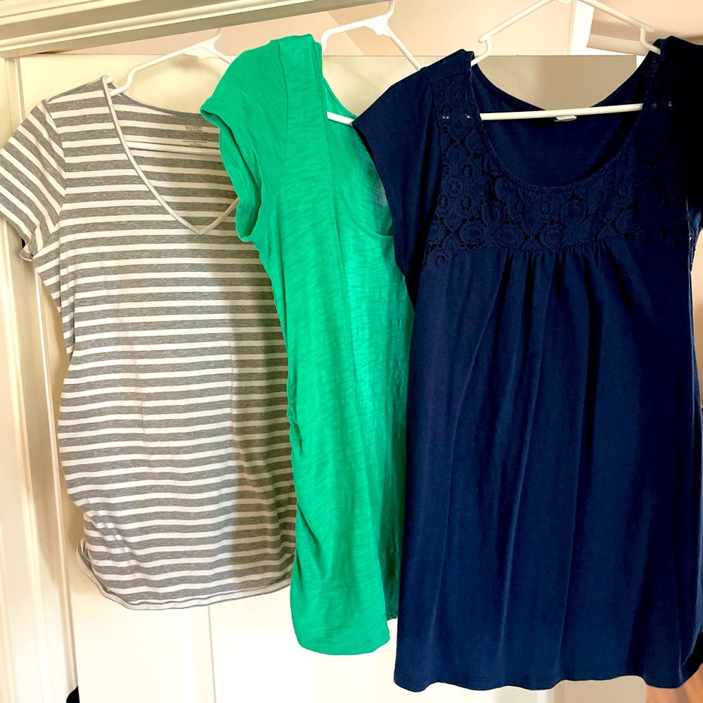 Lot of 3 Maternity medium Old Navy shirts tops
